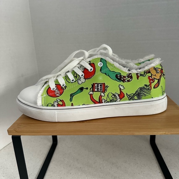 Dr. Seuss GRINCH Christmas Canvas
Lace Up Sneakers Size 42 (Women’s 11. Men’s 9) - Picture 2 of 11